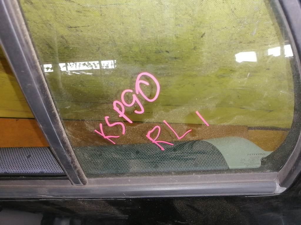 дверь Toyota Vitz