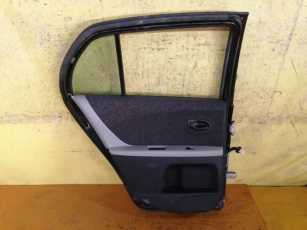 дверь Toyota Vitz