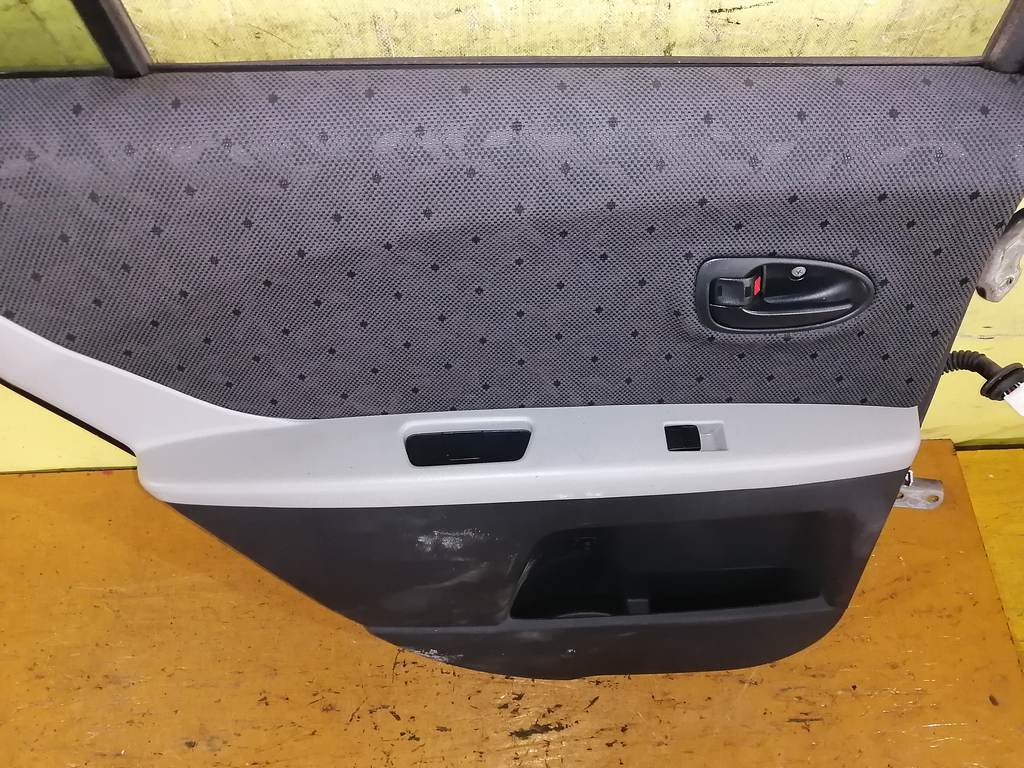 дверь Toyota Vitz