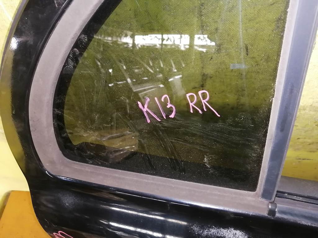 дверь Nissan March