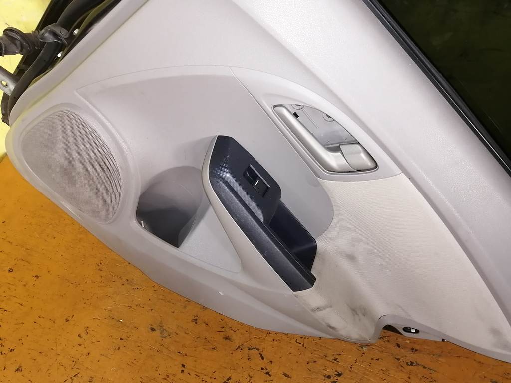 дверь Honda Insight