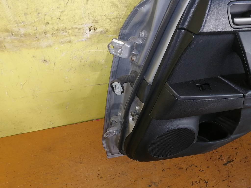 дверь Mazda Axela