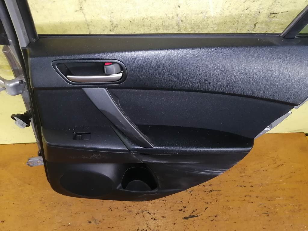 дверь Mazda Axela