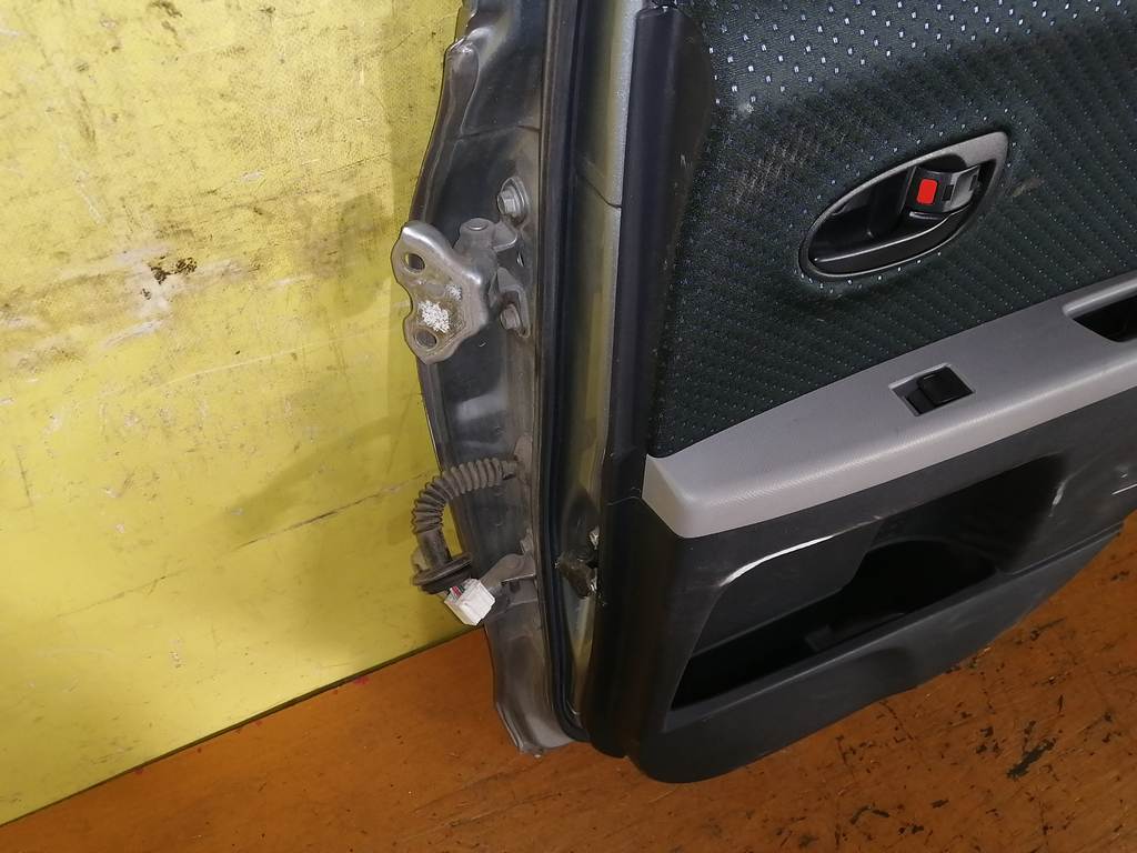 дверь Toyota Vitz