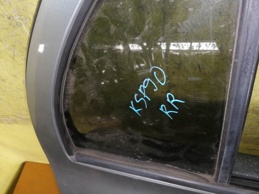 дверь Toyota Vitz