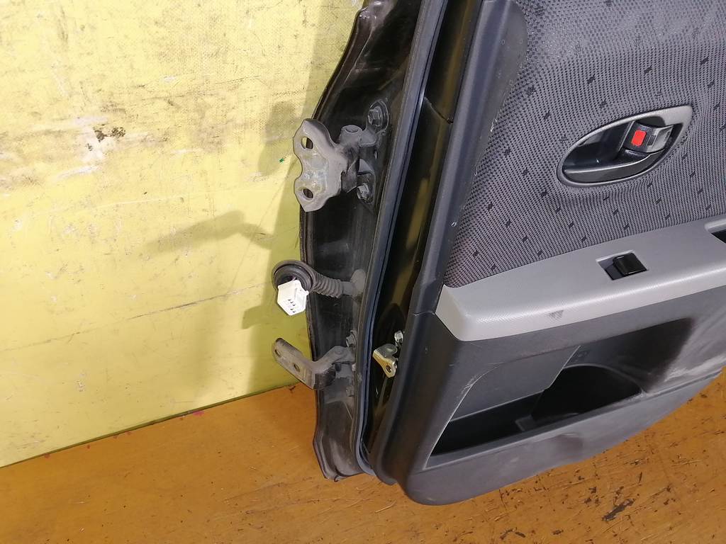 дверь Toyota Vitz