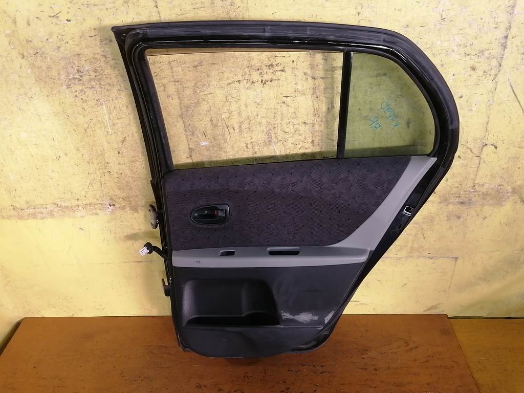 дверь Toyota Vitz