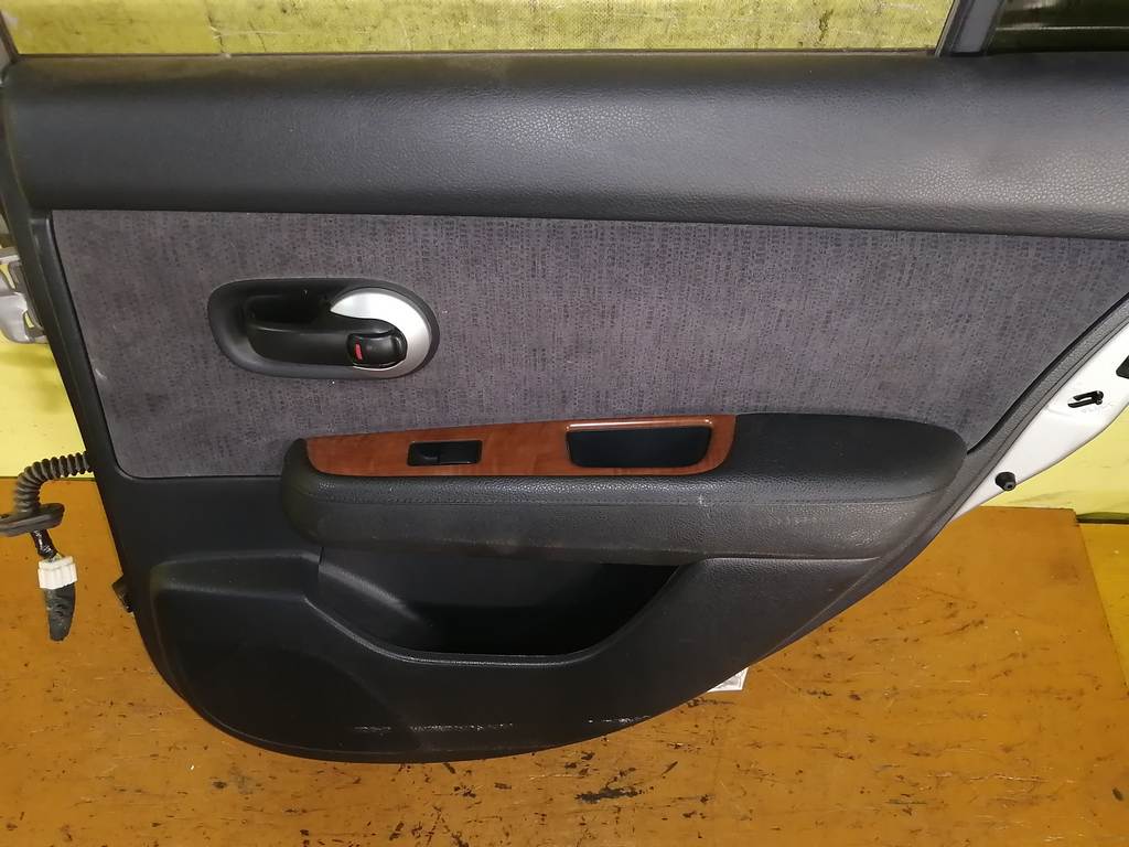 дверь Nissan Tiida Latio