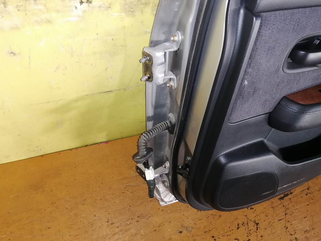 дверь Nissan Tiida Latio