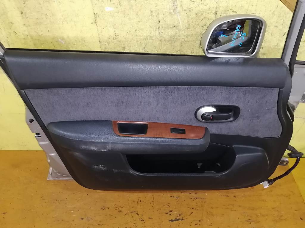 дверь Nissan Tiida Latio