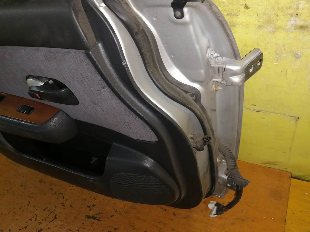 дверь Nissan Tiida Latio