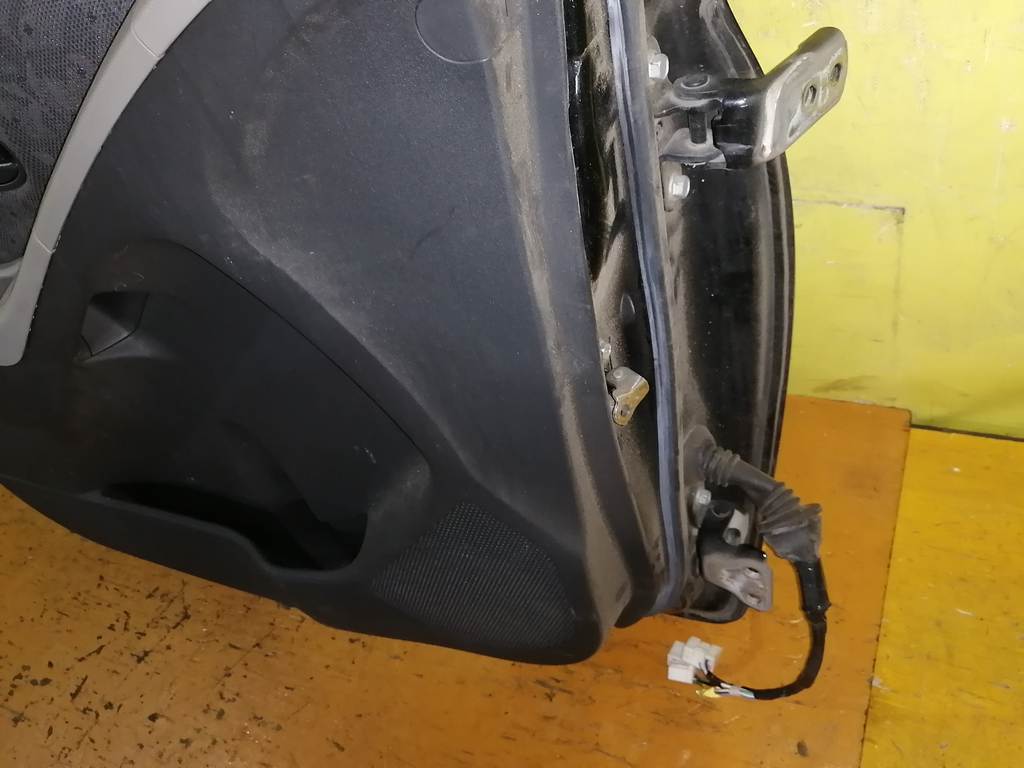 дверь Toyota Vitz
