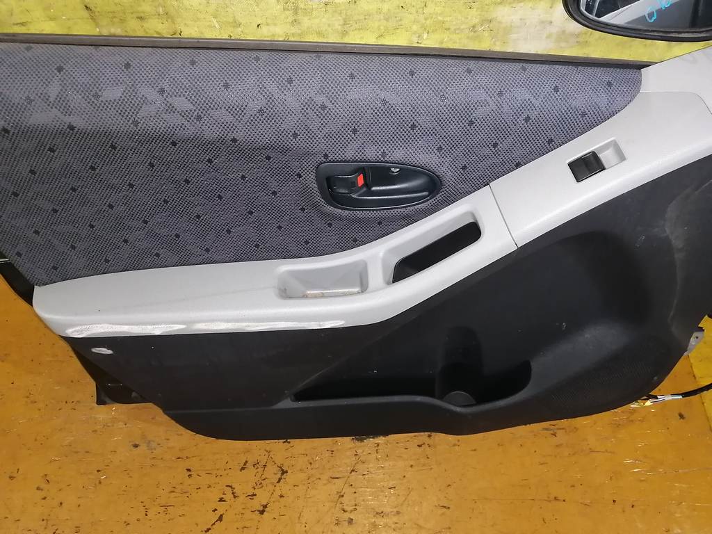 дверь Toyota Vitz