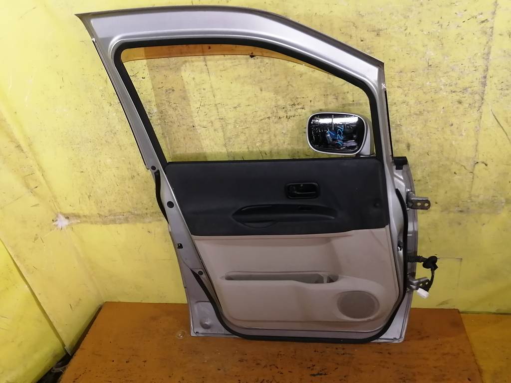 дверь Nissan Serena