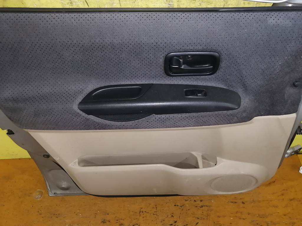 дверь Nissan Serena