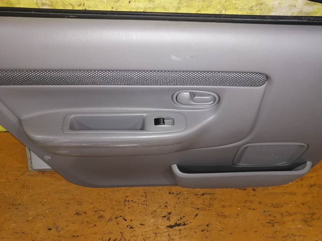 дверь Mazda Demio