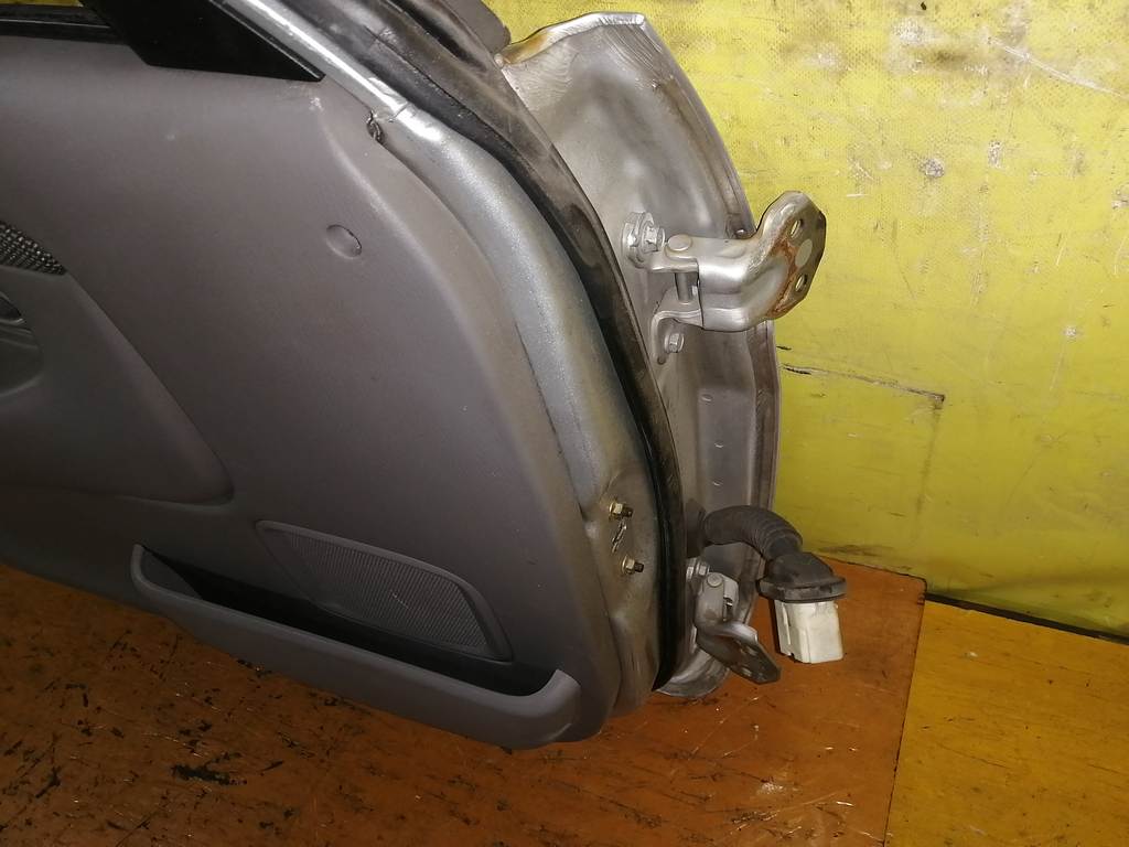 дверь Mazda Demio