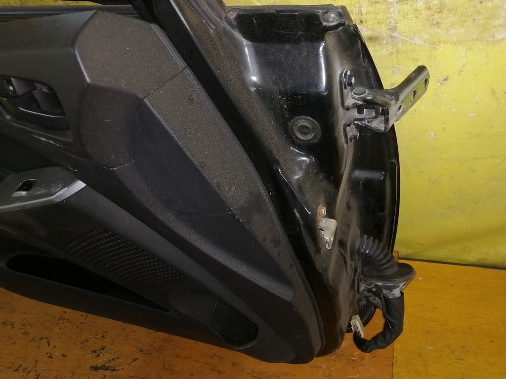 дверь Mitsubishi Colt