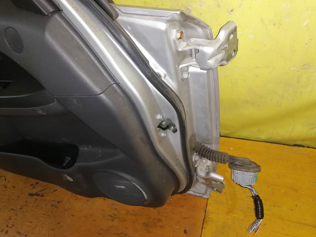 дверь Suzuki SX4