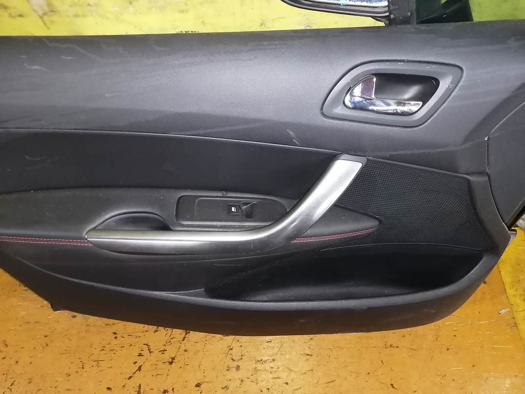 дверь Peugeot 308