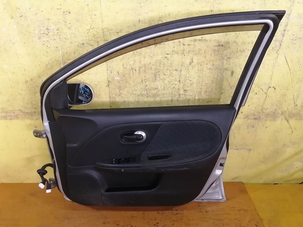 дверь Nissan Note