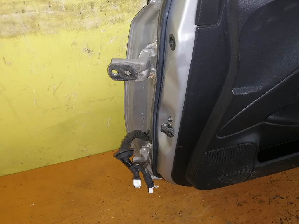 дверь Nissan Note