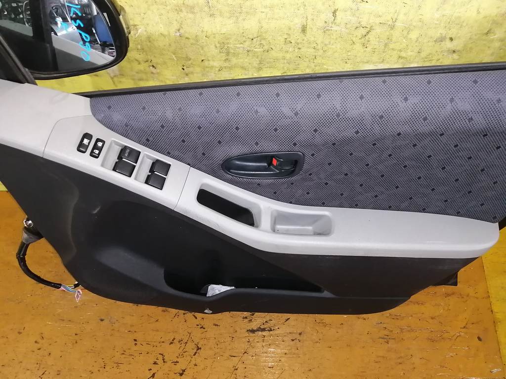 дверь Toyota Vitz