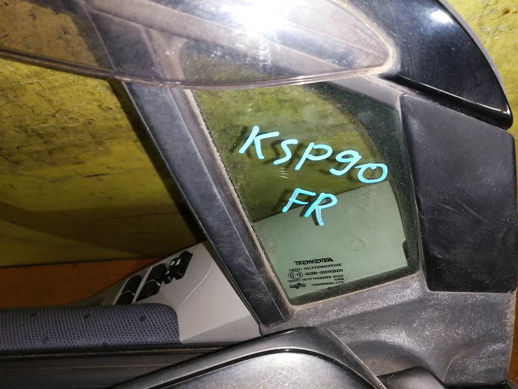 дверь Toyota Vitz