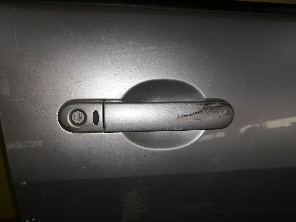 дверь Nissan Tiida Latio