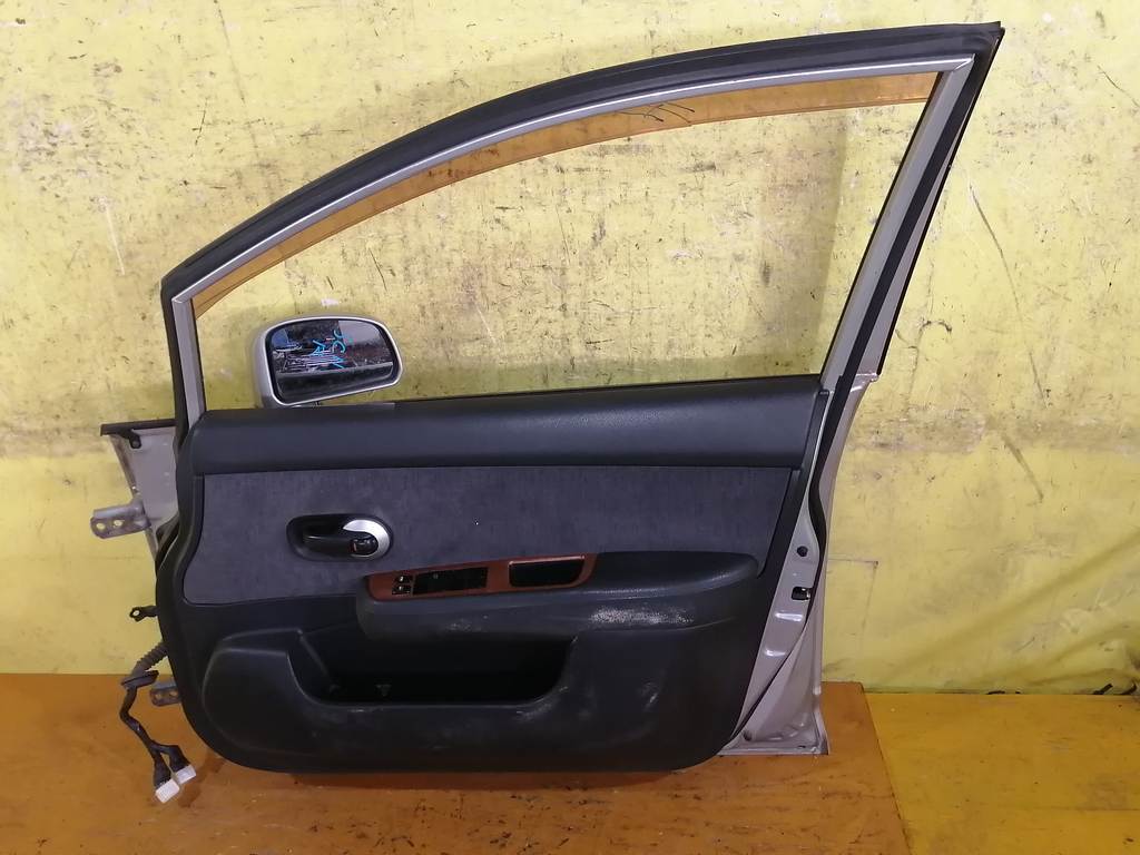 дверь Nissan Tiida Latio