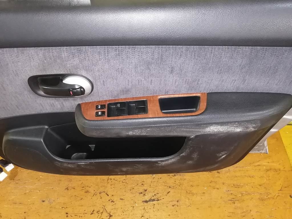 дверь Nissan Tiida Latio