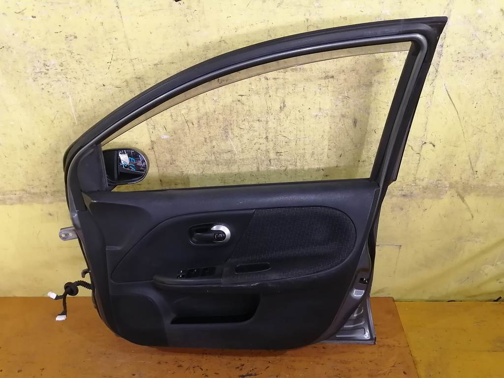 дверь Nissan Note