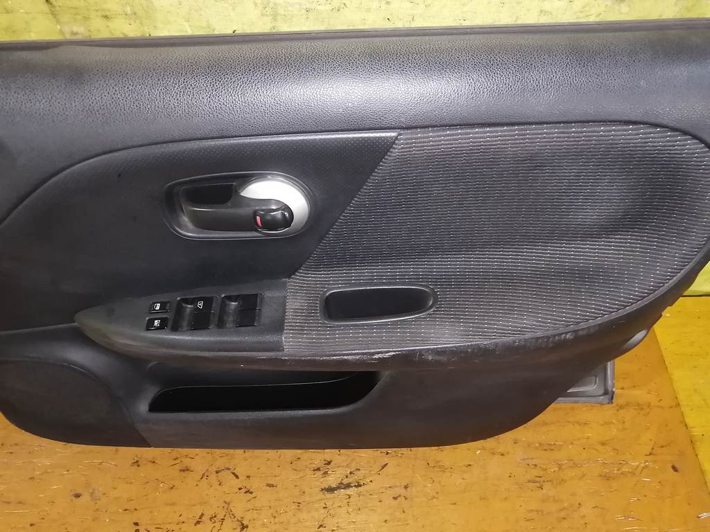 дверь Nissan Note