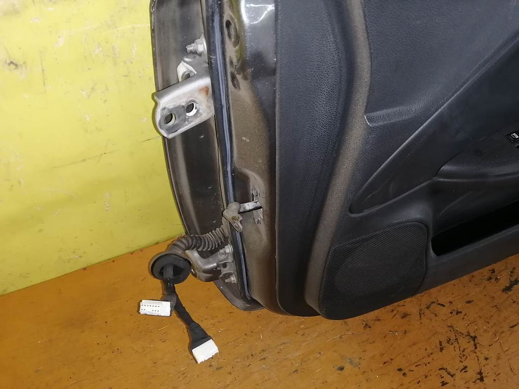 дверь Nissan Note