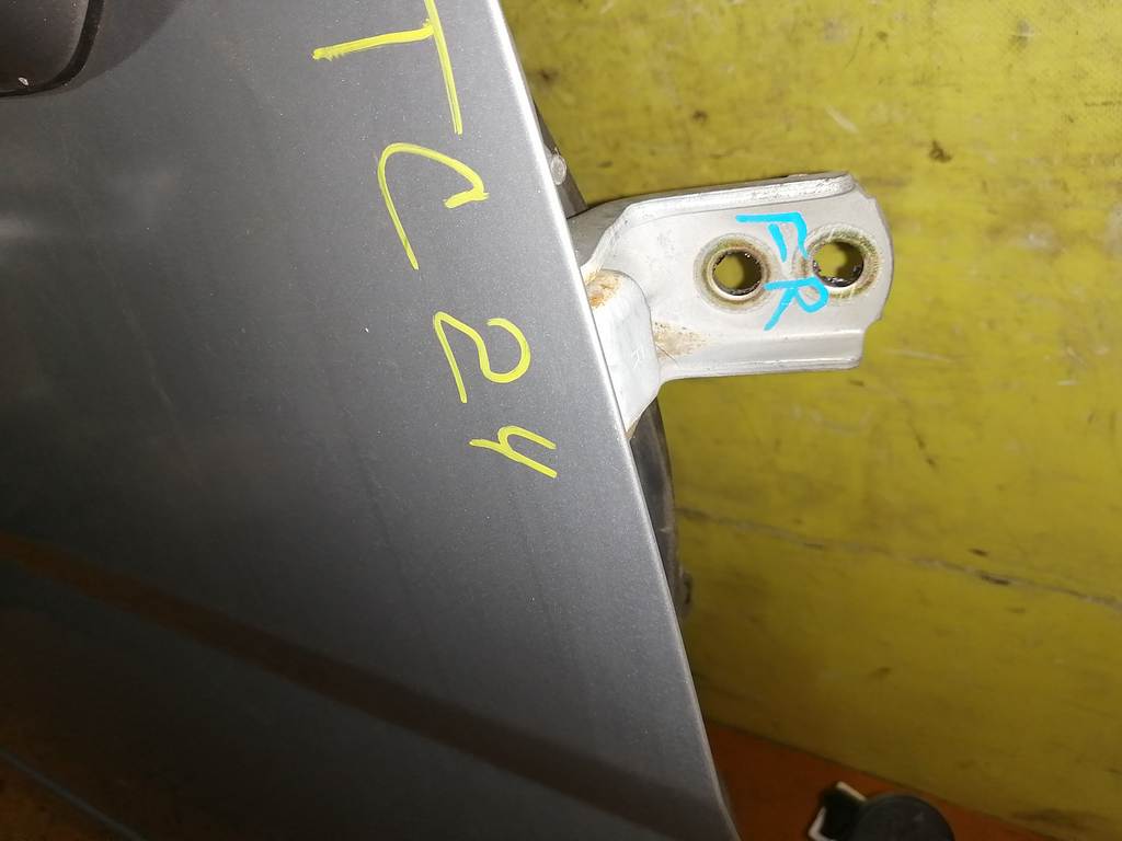 дверь Nissan Serena