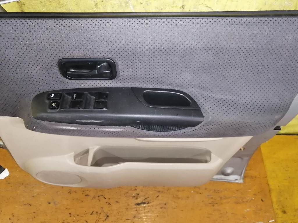 дверь Nissan Serena