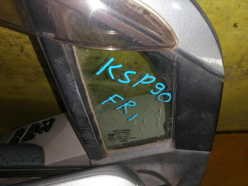 дверь Toyota Vitz
