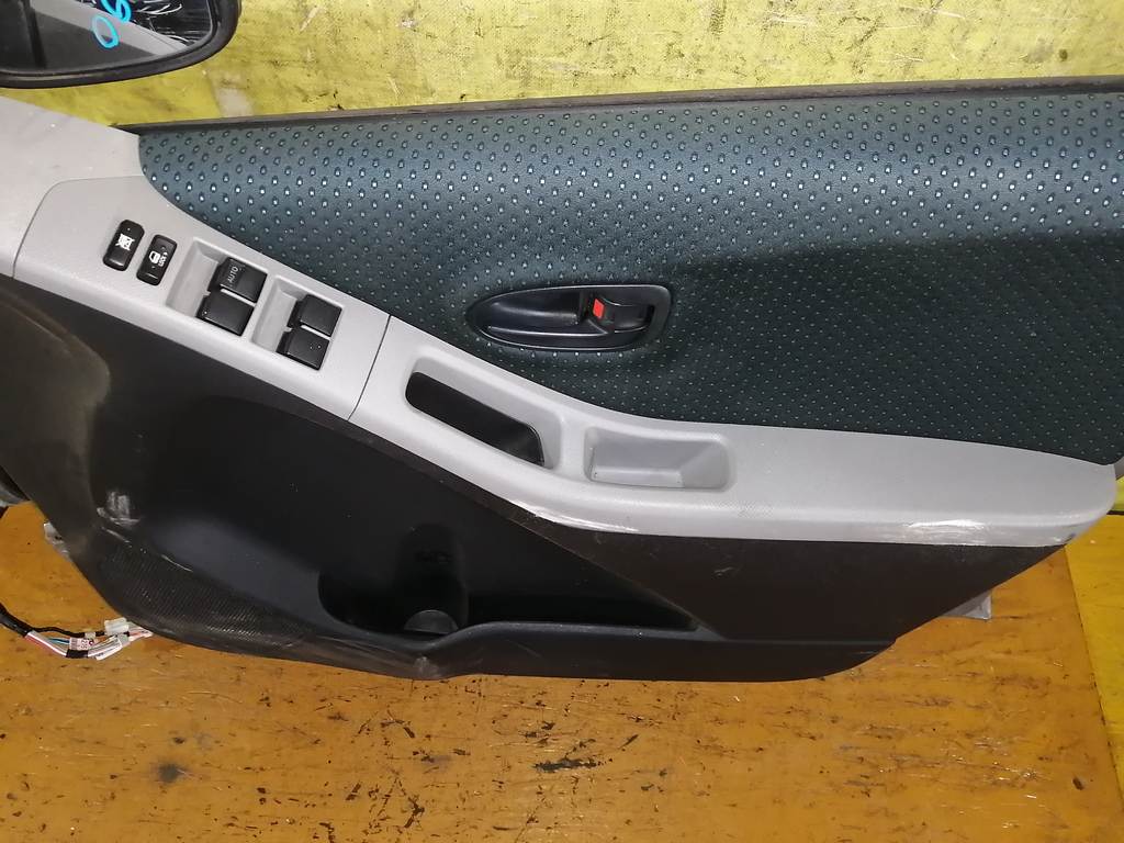 дверь Toyota Vitz