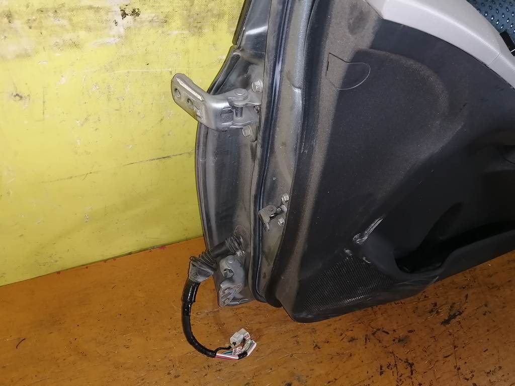 дверь Toyota Vitz