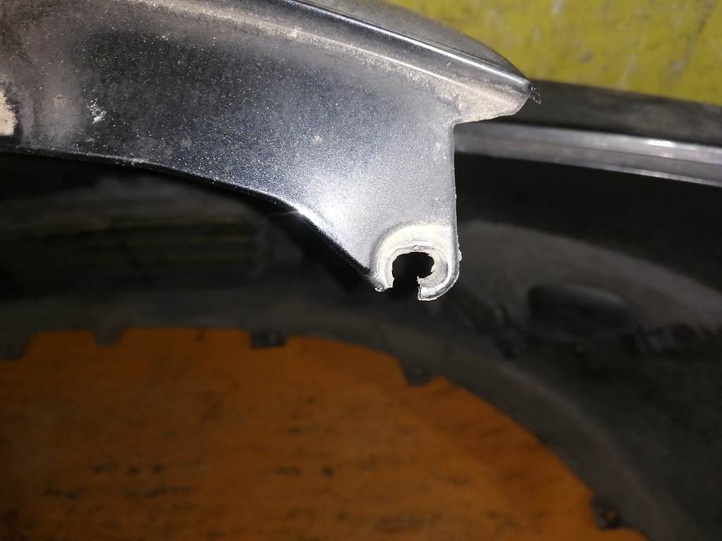 бампер Toyota Vitz