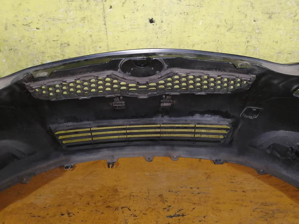 бампер Toyota Vitz