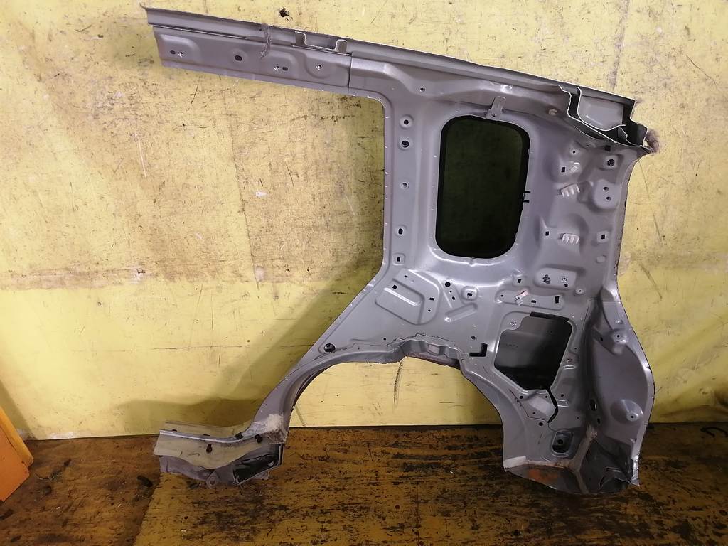 крыло Mazda Demio