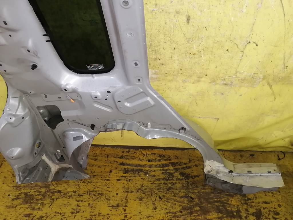крыло Mazda Demio