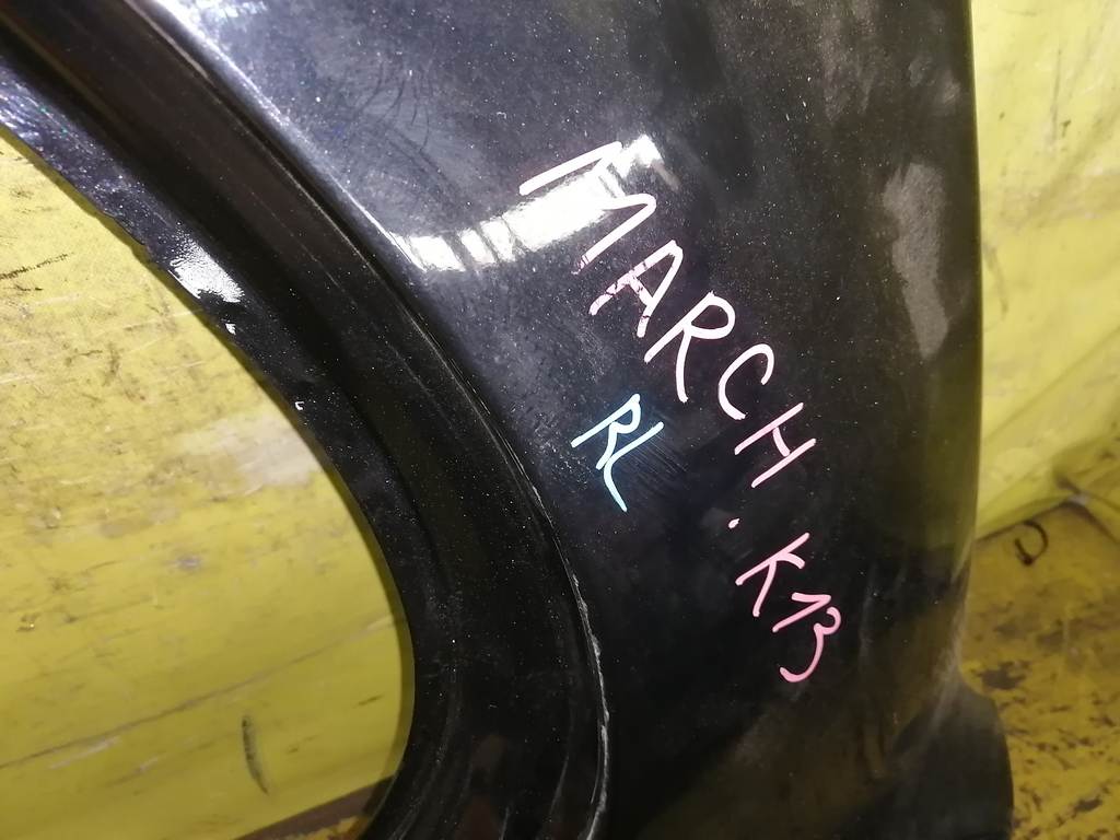 крыло Nissan March
