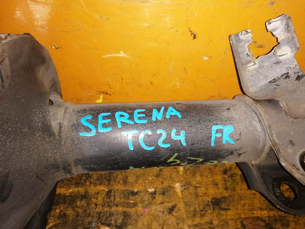 стойка Nissan Serena