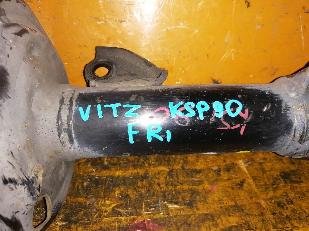 стойка Toyota Vitz