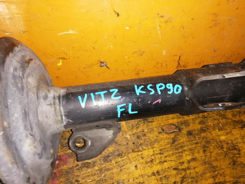 стойка Toyota Vitz