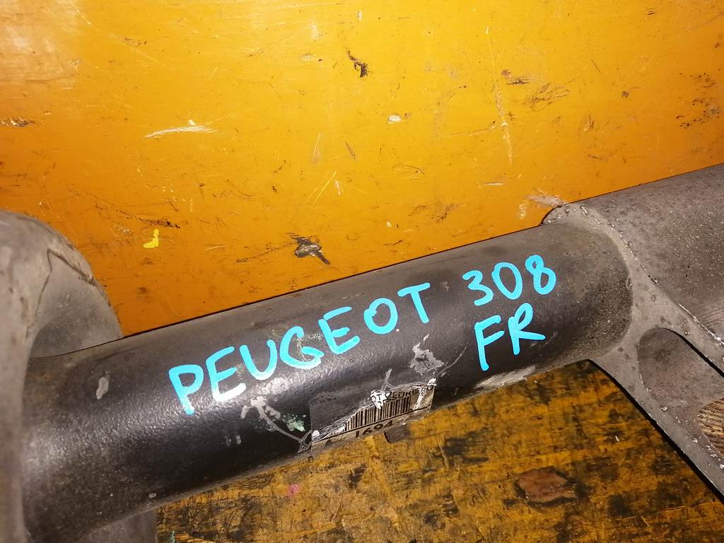 стойка Peugeot 308