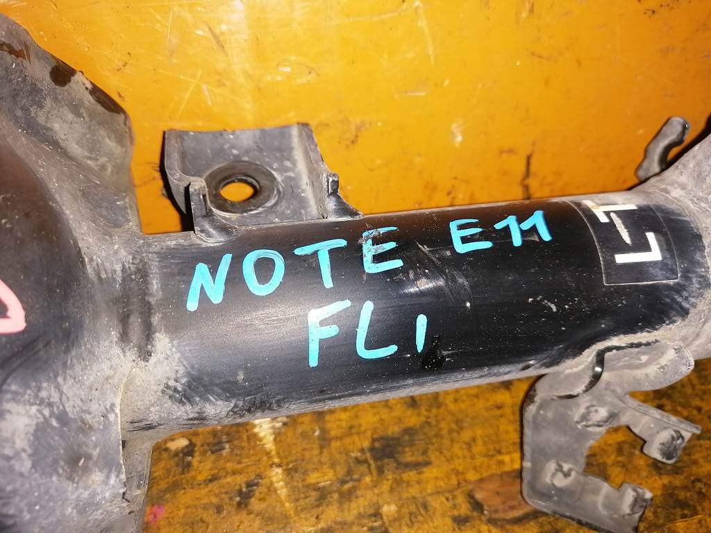стойка Nissan Note