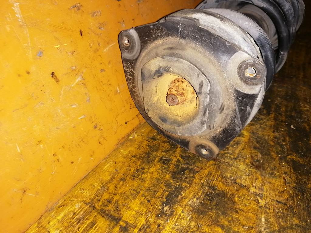 стойка Nissan Note